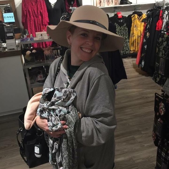 Meet your Posher, Amy - Picture 1 of 1